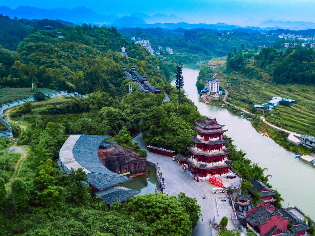 "首届国际藤茶大会"来凤约你 来不来?